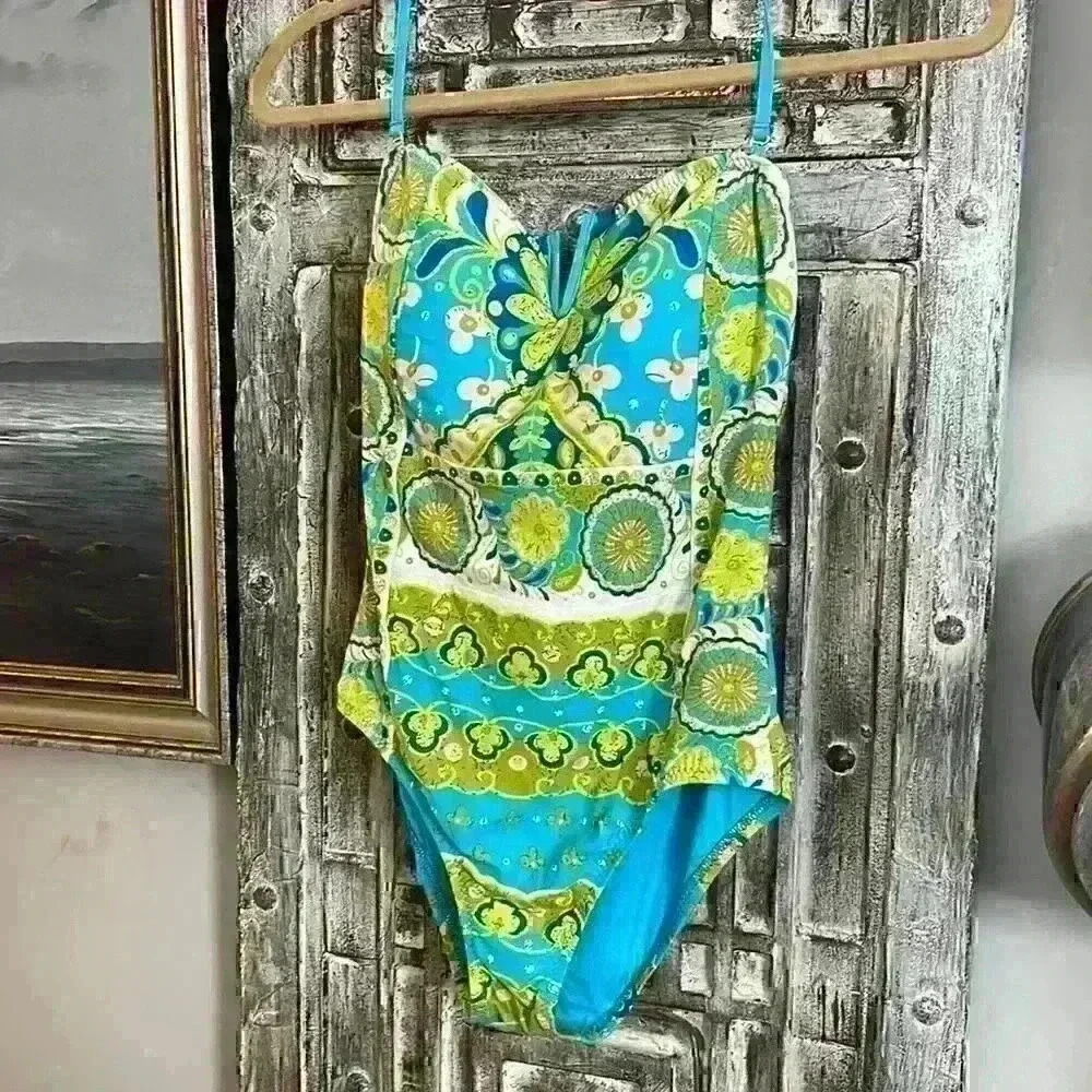 Trina Turk size  6 bathing suit. Gorgeous. Remove the halter for strapless